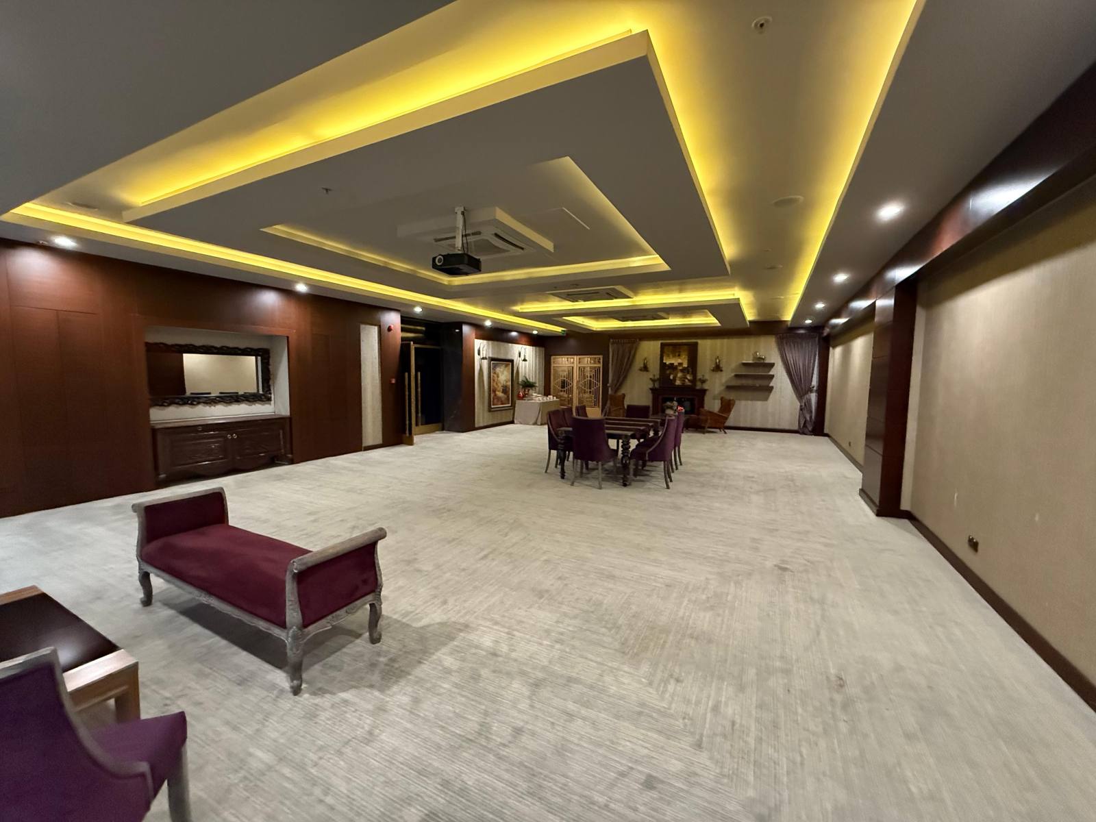 CONTINENTAL HOUSE SALONU